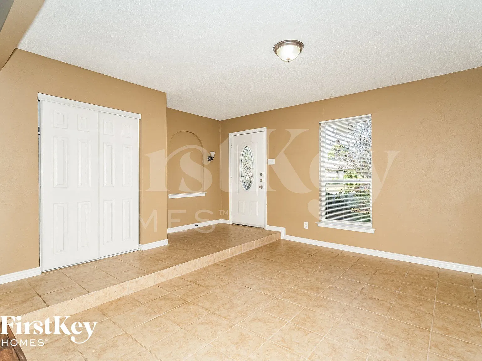 3 bed, 1.5 bath, 1204 sqft, $2,400 — Photo 2