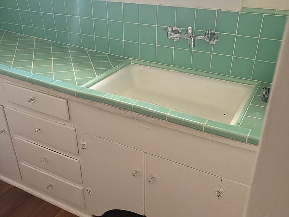 Kitchen sink area