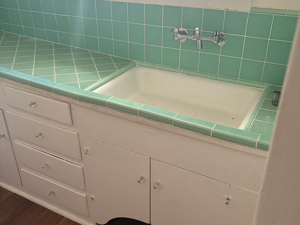 Kitchen sink area
