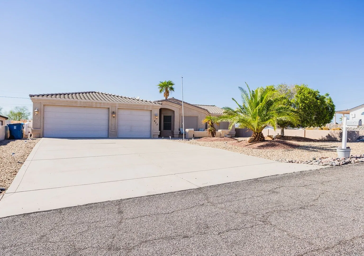 Private Desert Retreat! Vacation Home w/ a Pool & 3 Car Garage — Photo 2
