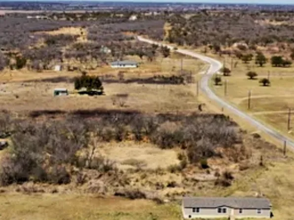 425 County Road 2645, Moore, TX 78057