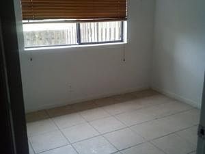 4th image of 400 Nottingham Cir APT C