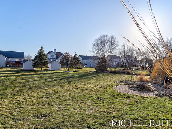 2nd image of 1399 Woodfield Dr