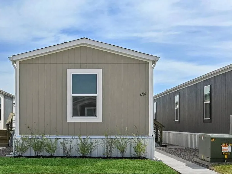 1010 Monarch Dr — Photo 13