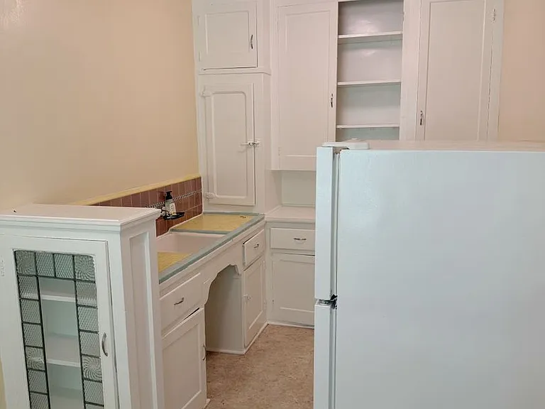 Flanders Apartments — Photo 38