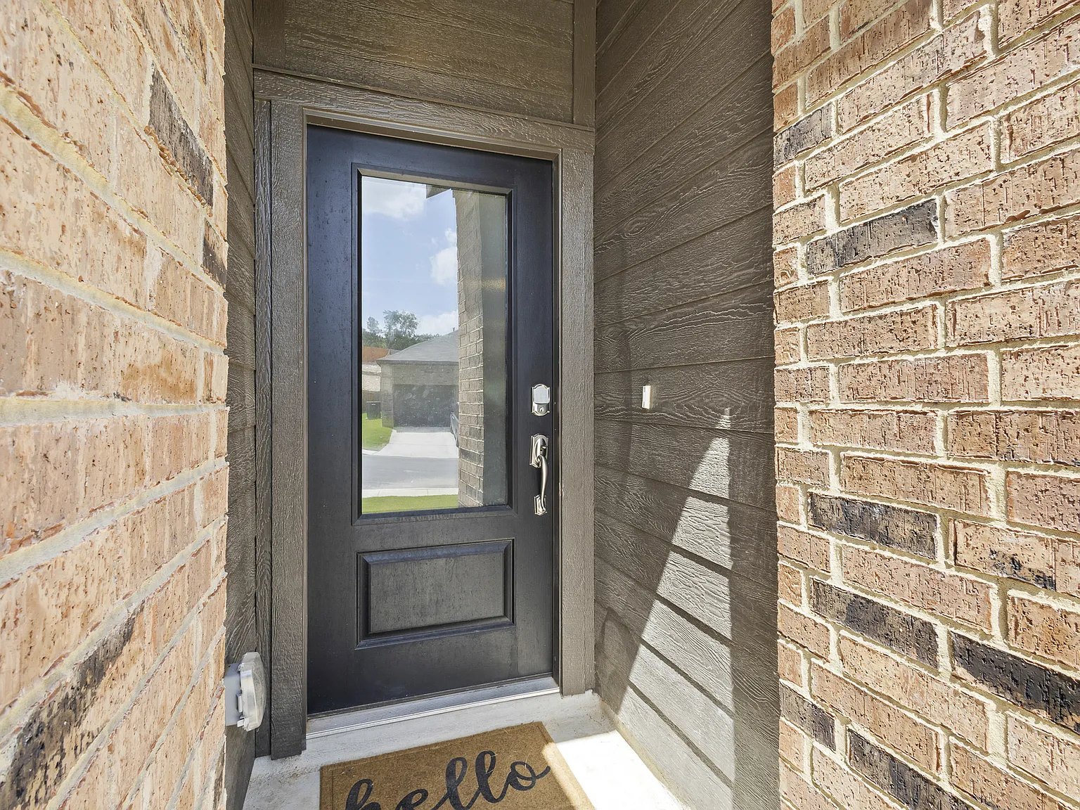 4 bed, 2210 sqft, $2,000 — Photo 2