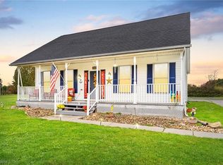 870 Evening Star Dr, Roaming Shores, OH 44085