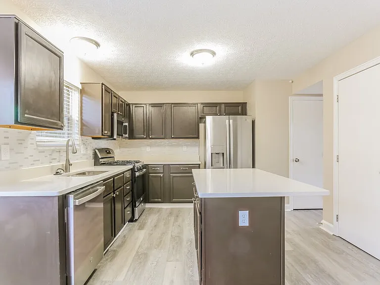 8711 Firstgate Dr — Photo 10