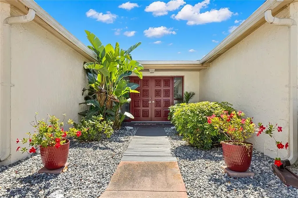 3 bed, 1704 sqft, $2,350 — Photo 2