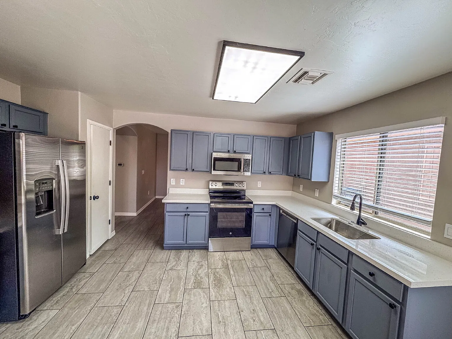 3 bed, 2.0 bath, 1258 sqft, $1,800 — Photo 1