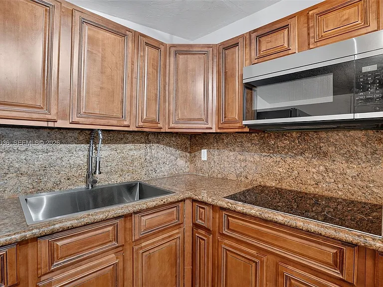 3375 SW 29th Ter #B — Photo 8