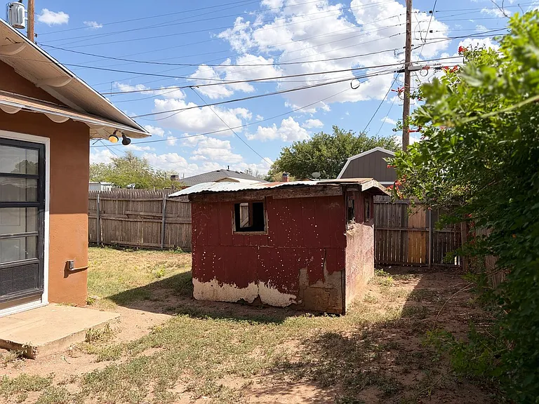 3111 Amherst St — Photo 26