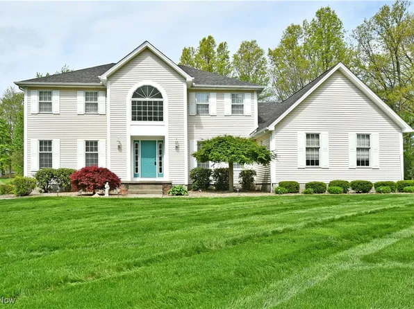 570 Stoneybrook Ln, Canfield, OH 44406