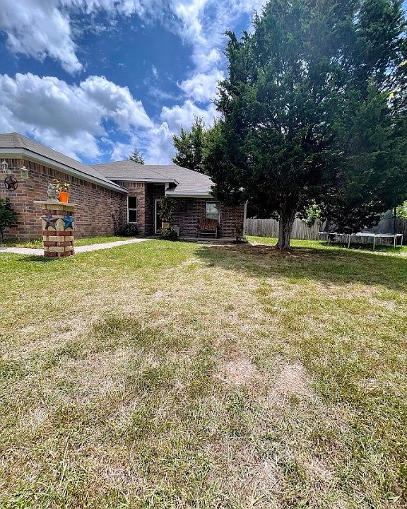 1st image of 108 Plumthicket Ln