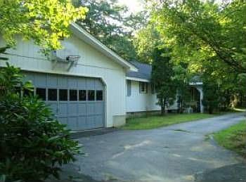 5th image of 405 Pickering Rd