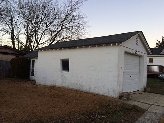 4th image of 423 E Jacksonville Ave