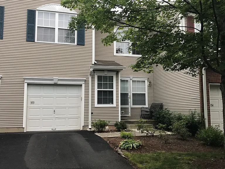 353 Cynthia Ln — Photo 1