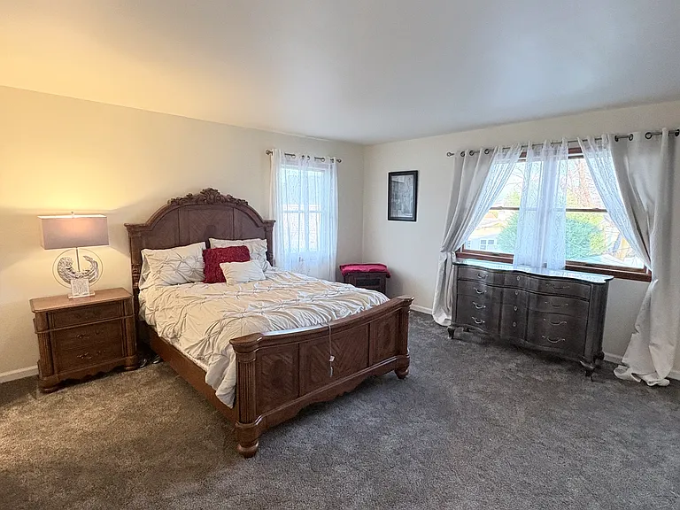 Spacious Master Bedroom with double closets.
You'll love this space if you like waking up to the beautiful warm sunlight.
Or there are blackout curtains if your not an early riser.