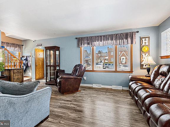 2nd image of 8109 Woodhaven Rd