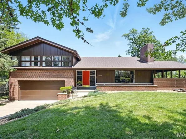 10223 Whitlock Dr, Saint Louis, MO 63114