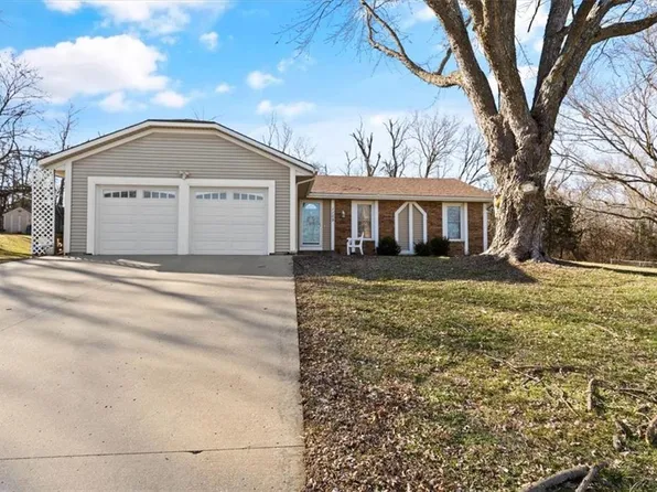1109 S Palmer Ln, Olathe, KS 66061