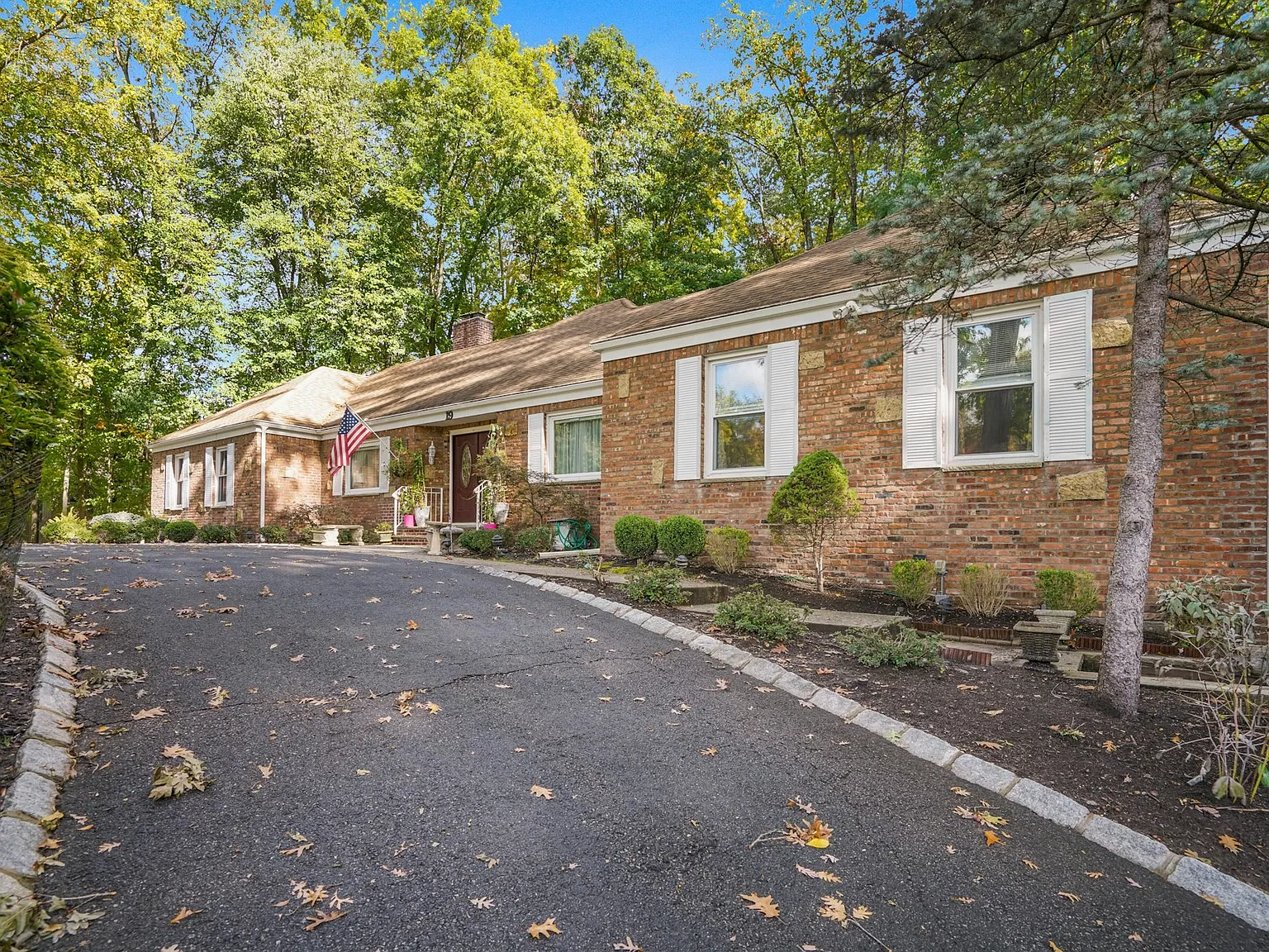 4 bed, 2.5 bath, 2790 sqft, $7,500 — Photo 4