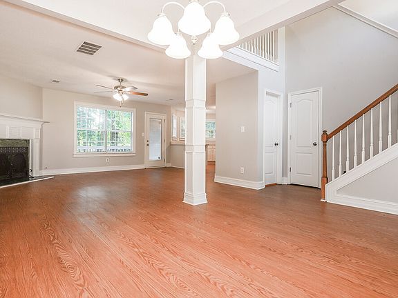 4th image of 21 Arbor Cove Dr