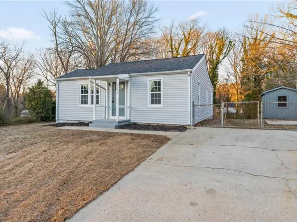 1113 Countryside Dr, High Point, NC 27265