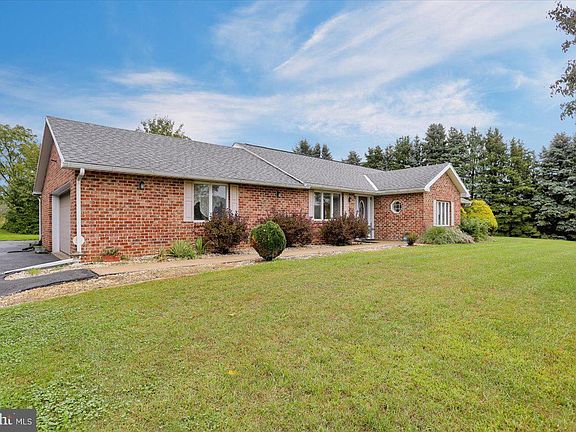3rd image of 18 Birdsfoot Dr