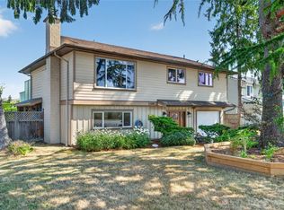 2188 Calvin Ave, Sidney, BC V8L 4C3