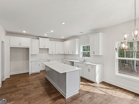 4th image of 2637 Mills Bnd