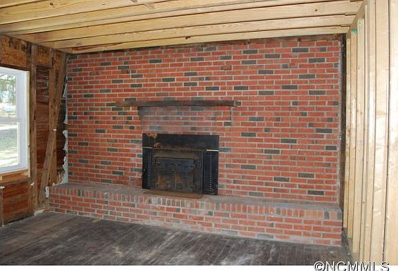 2nd image of 70 Sycamore Cir