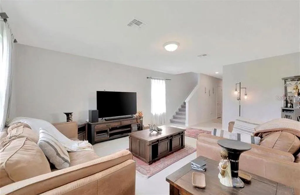4 bed, 3.0 bath, 2205 sqft, $2,700 — Photo 4