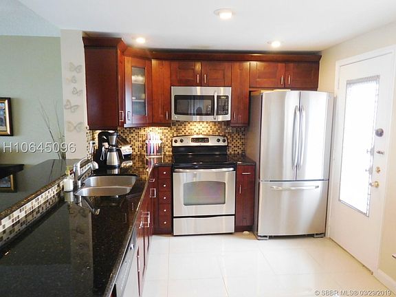 2nd image of 501 NE 14th Ave APT 401