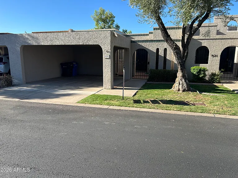 925 E Beryl Ave — Photo 1