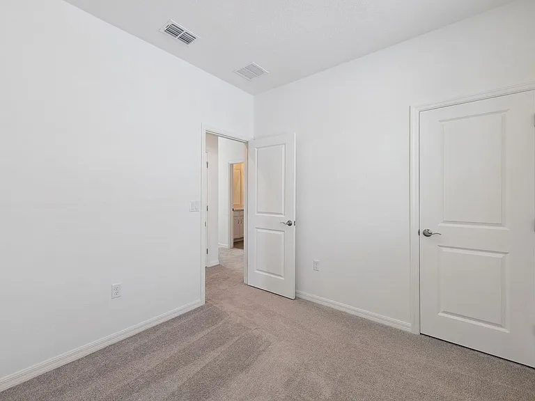 523 Orient Ave — Photo 12