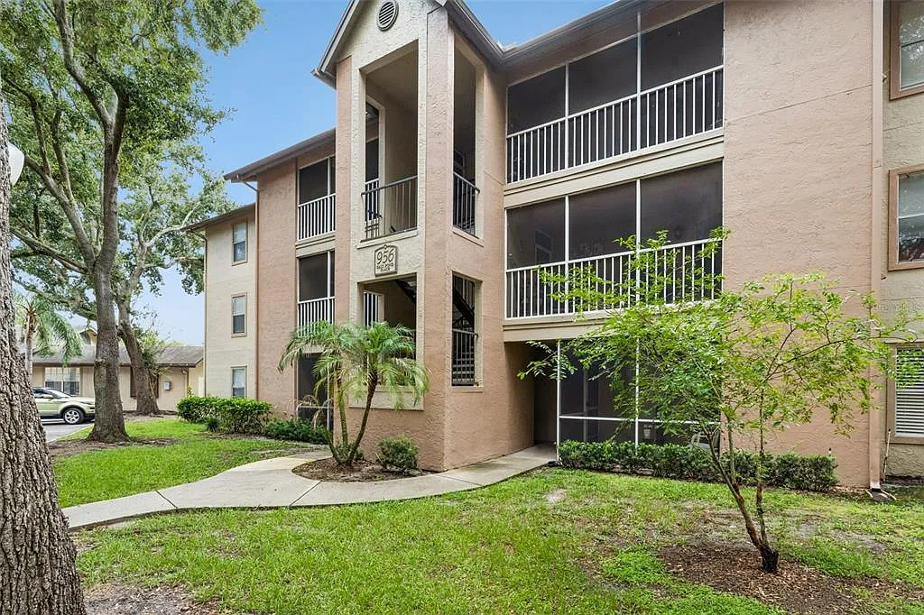 2 bed, 2.0 bath, 1019 sqft, $1,695 — Photo 1
