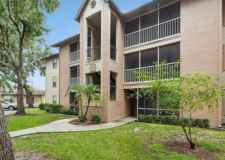 956 Salt Pond Pl #204