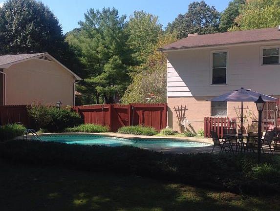 2nd image of 5914 Congress Ln #3