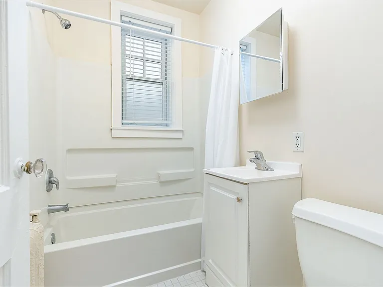 Lexington Apartments — Photo 11