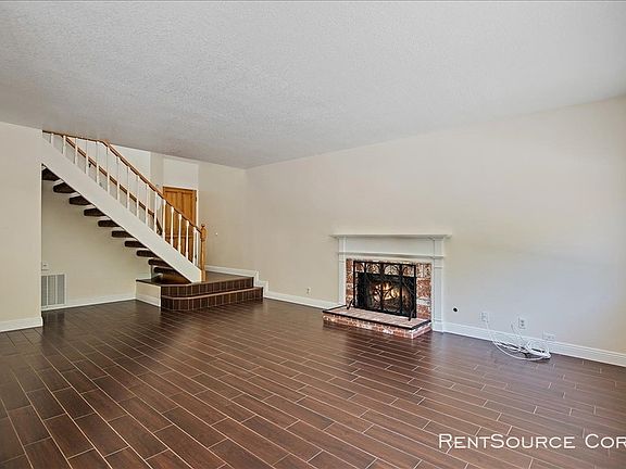 4th image of 28406 Evergreen Ln