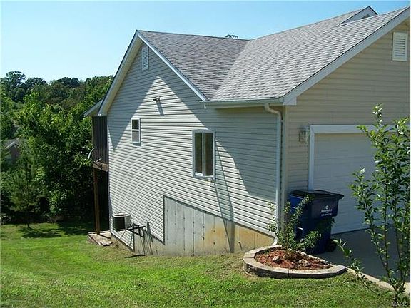3rd image of 667 Lindsey Dr