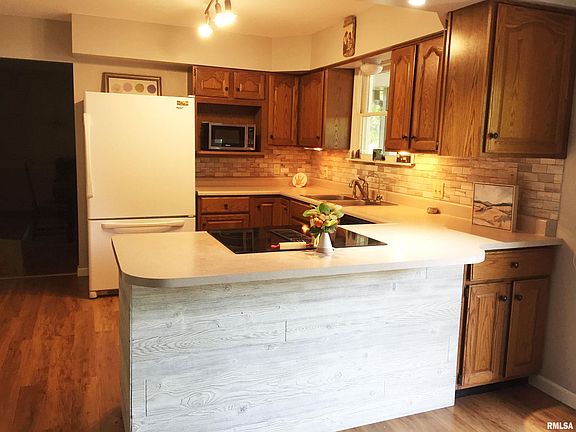 5th image of 1021 W Brookforest Dr