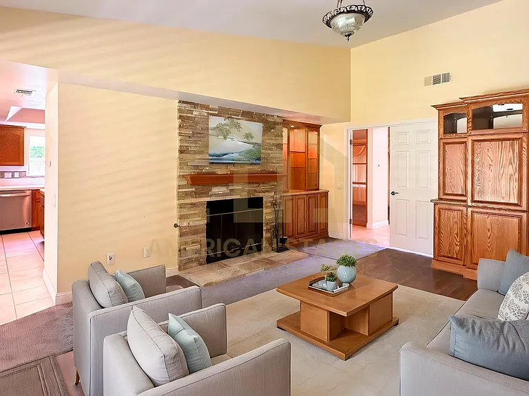 1255 Craig Dr — Photo 9