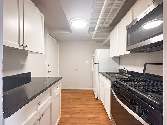 3rd image of 5748 N Winthrop Ave #100