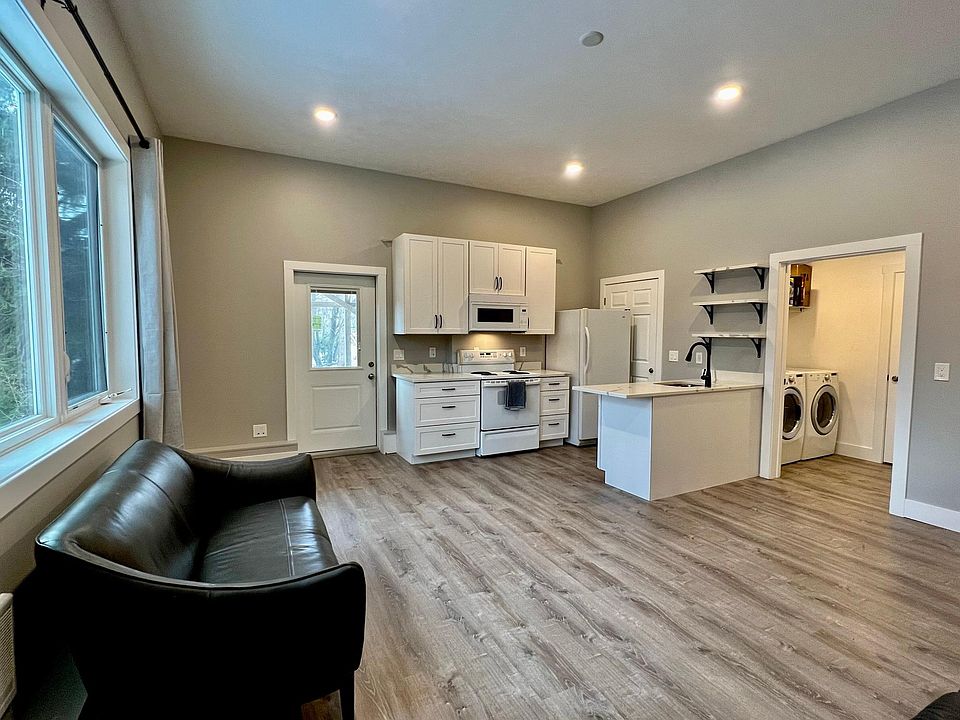 Kitchen/dining/living