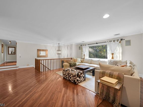 2nd image of 19 Pepper Rd