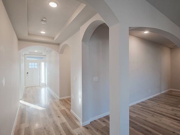 3rd image of 4395 Somerset Dr NE