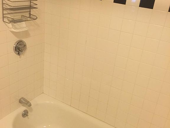 5th image of 93 Evergreen St #1