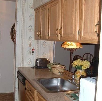 2nd image of 23 Beaconsfield Pl #23